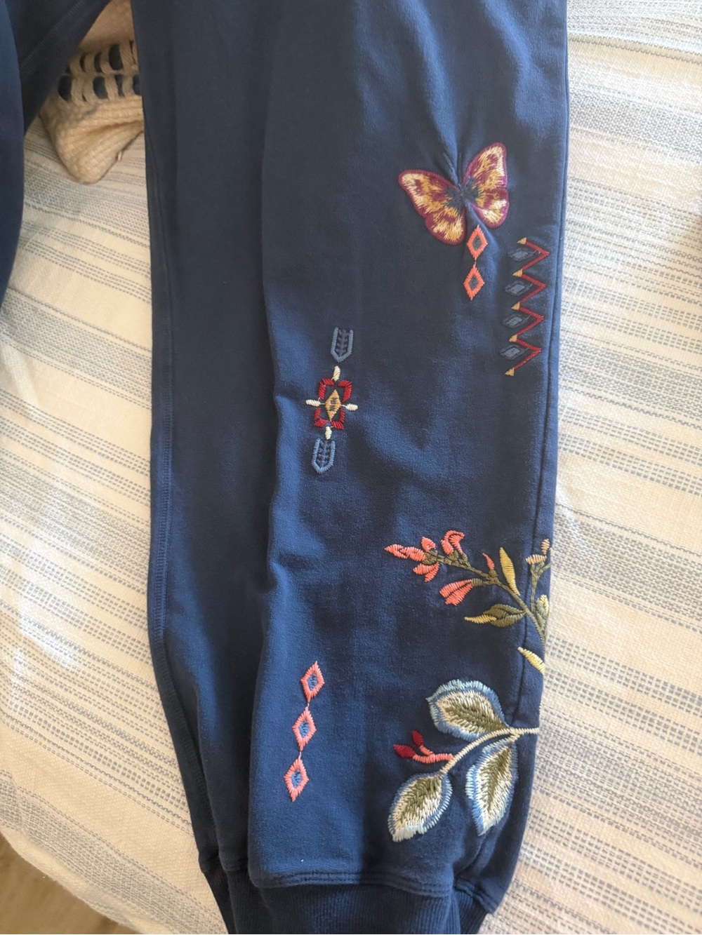 Johnny Was Woman's Navy Embroidered Jogger Pants 1X - Picture 2 of 8